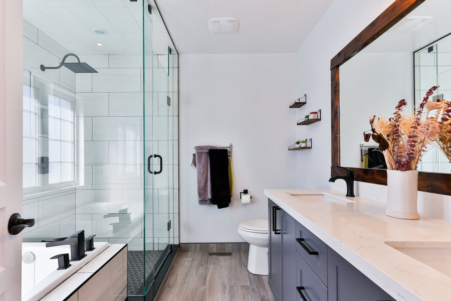 10 beautiful ways to decorate your small bathroom